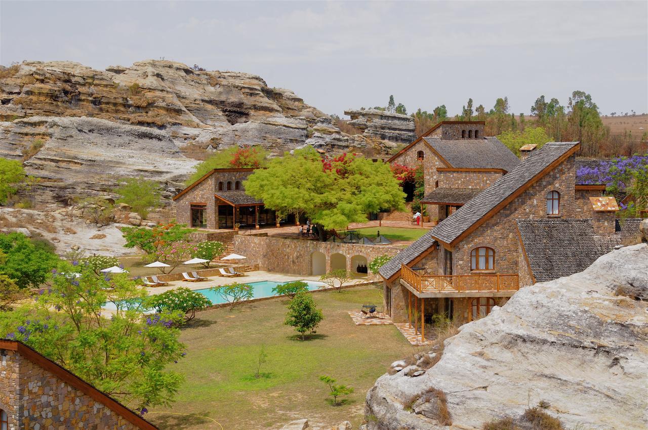Отель Le Jardin Du Roy Ranohira Экстерьер фото