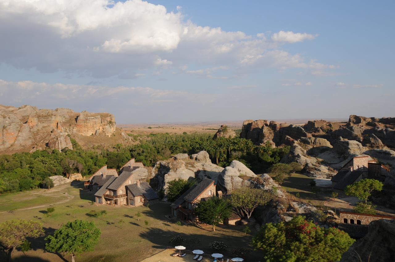 Отель Le Jardin Du Roy Ranohira Экстерьер фото