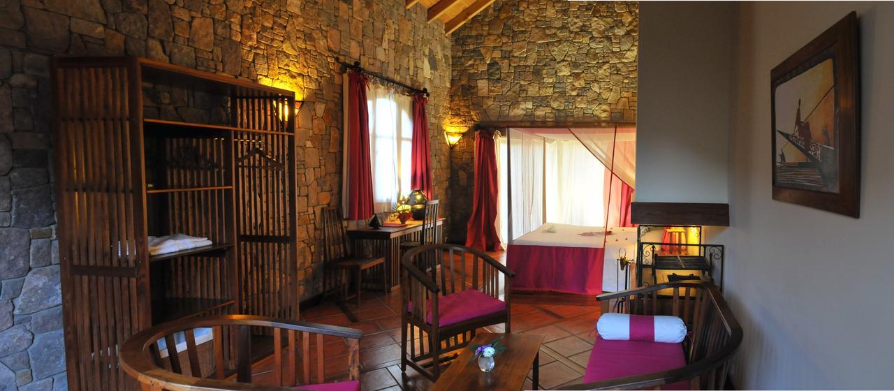 Отель Le Jardin Du Roy Ranohira Экстерьер фото