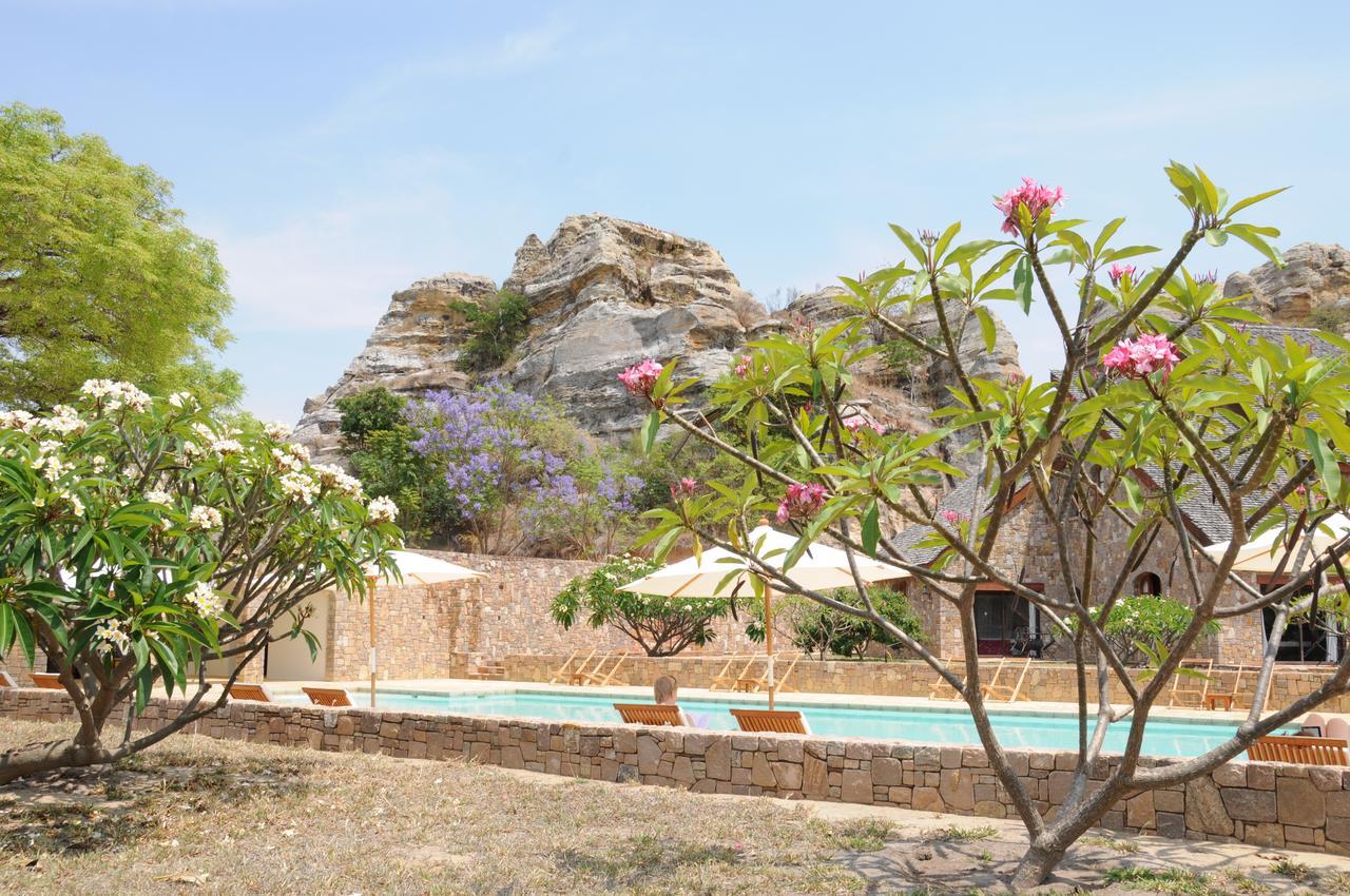 Отель Le Jardin Du Roy Ranohira Экстерьер фото