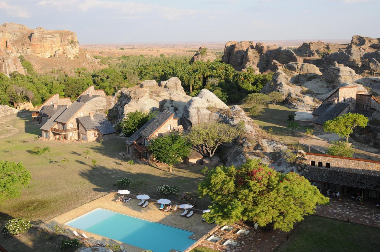 Отель Le Jardin Du Roy Ranohira Экстерьер фото