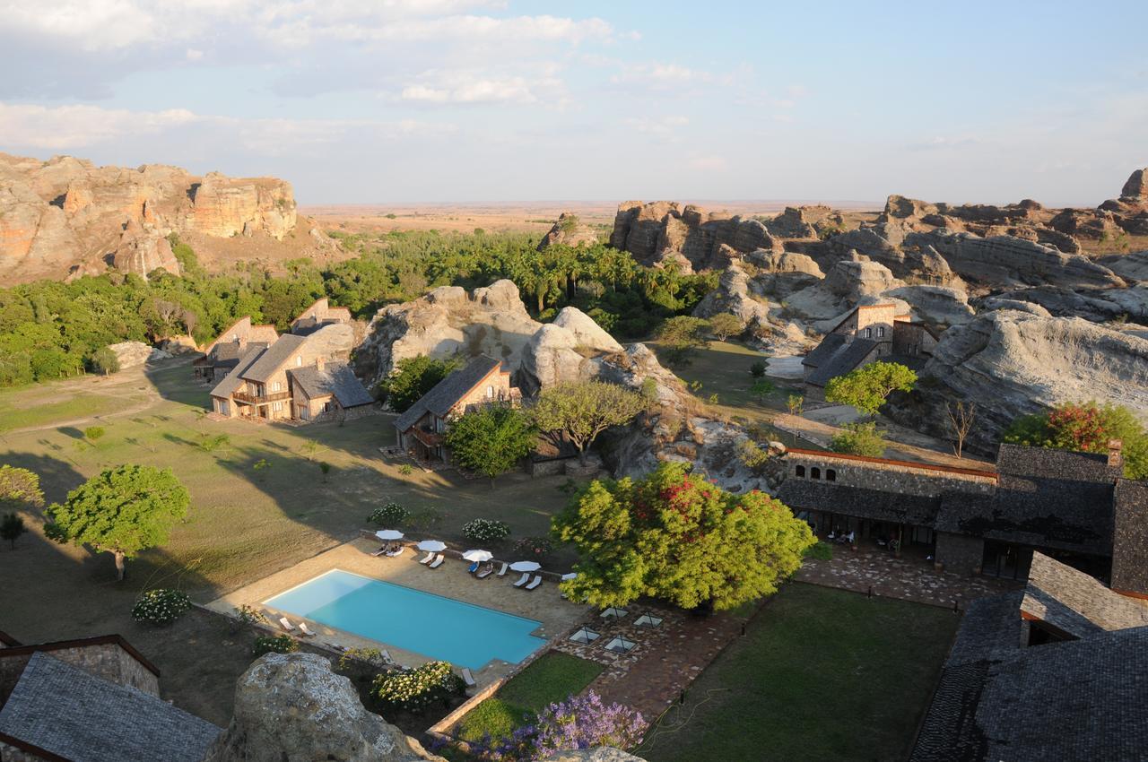Отель Le Jardin Du Roy Ranohira Экстерьер фото