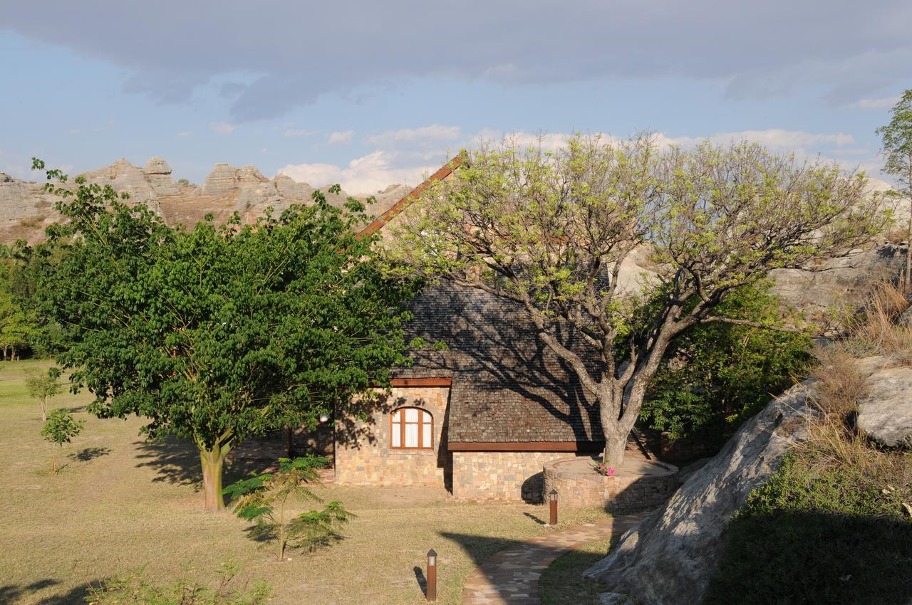 Отель Le Jardin Du Roy Ranohira Экстерьер фото