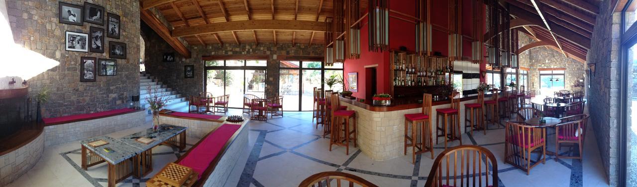 Отель Le Jardin Du Roy Ranohira Экстерьер фото